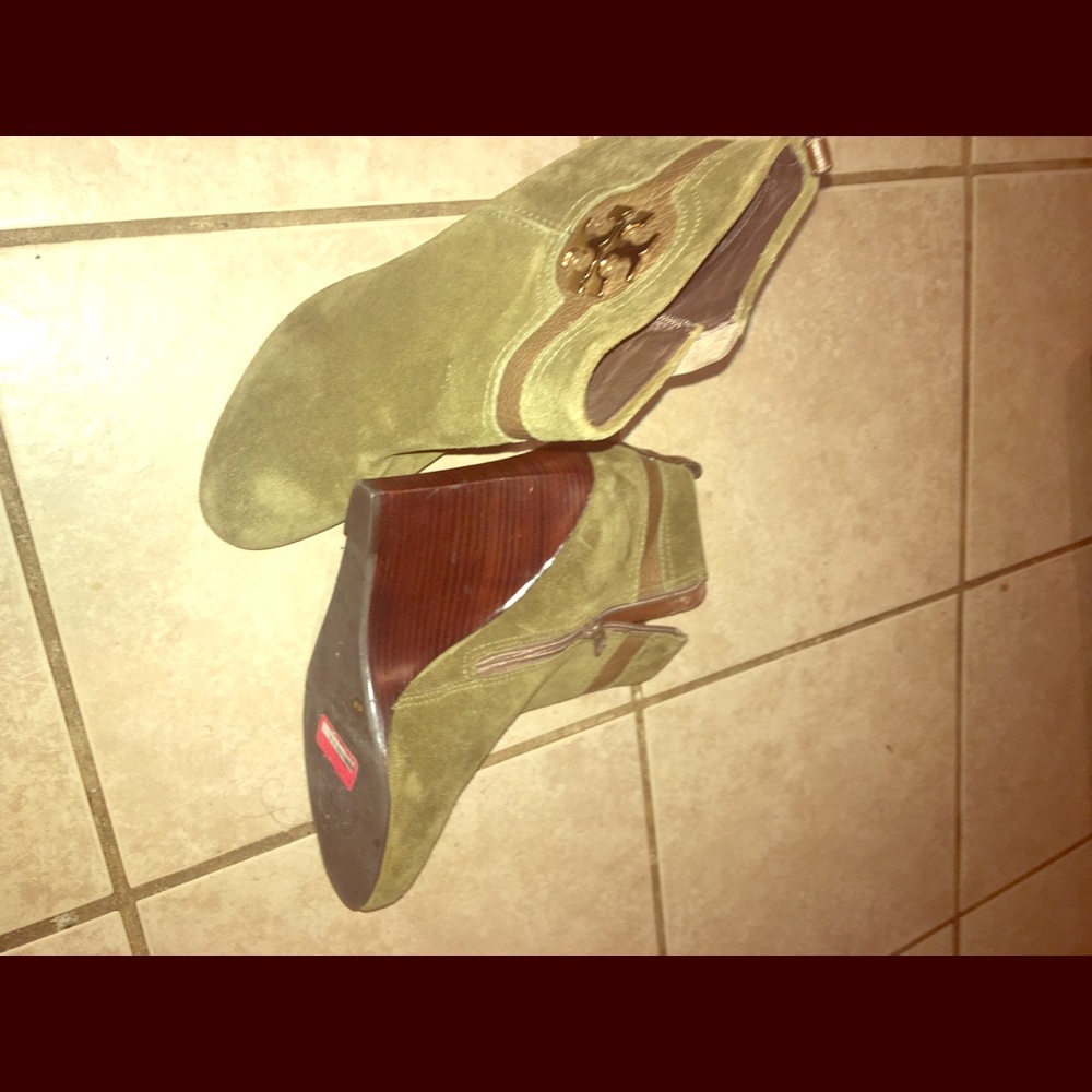 DONATEDTory Burch wedge gently worn